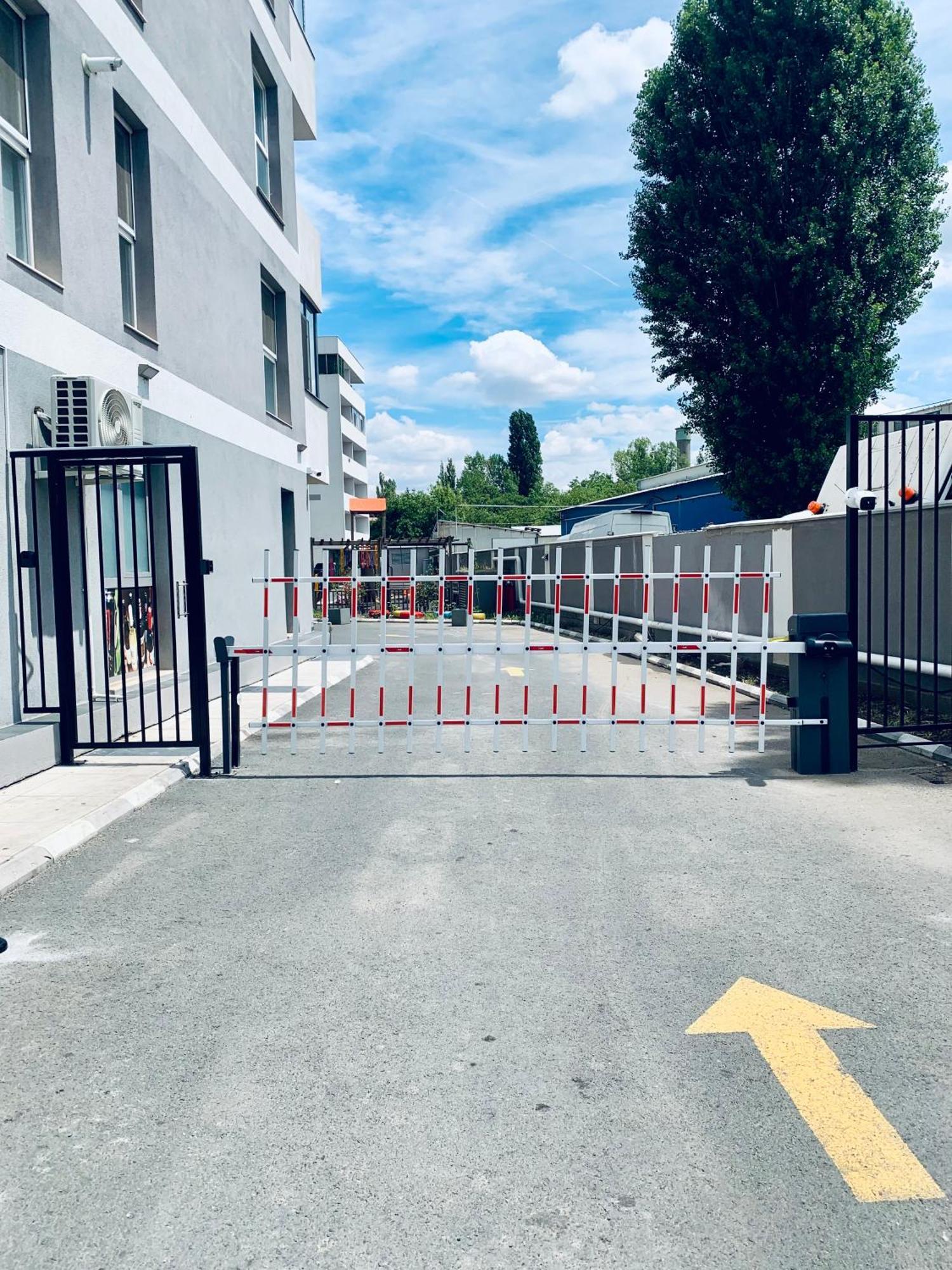 Maria With Free Private Parking Sector 4 Apartment *